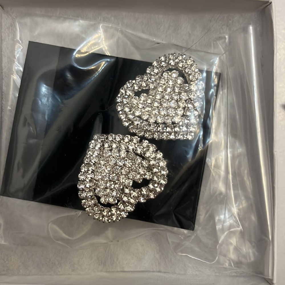 🌻Large heart shaped  earrings